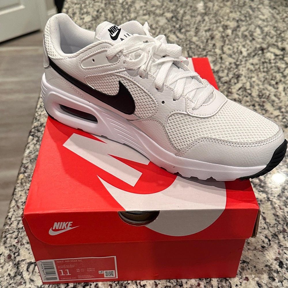 Nike White and Black Air Max SC Sneakers